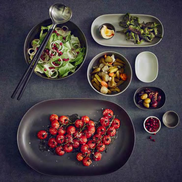 7 PH128109 the SITTNING bowls Give YOUR table a RUSTIC feel thanks TO the simple shapes and matte finish in several shades of grey.