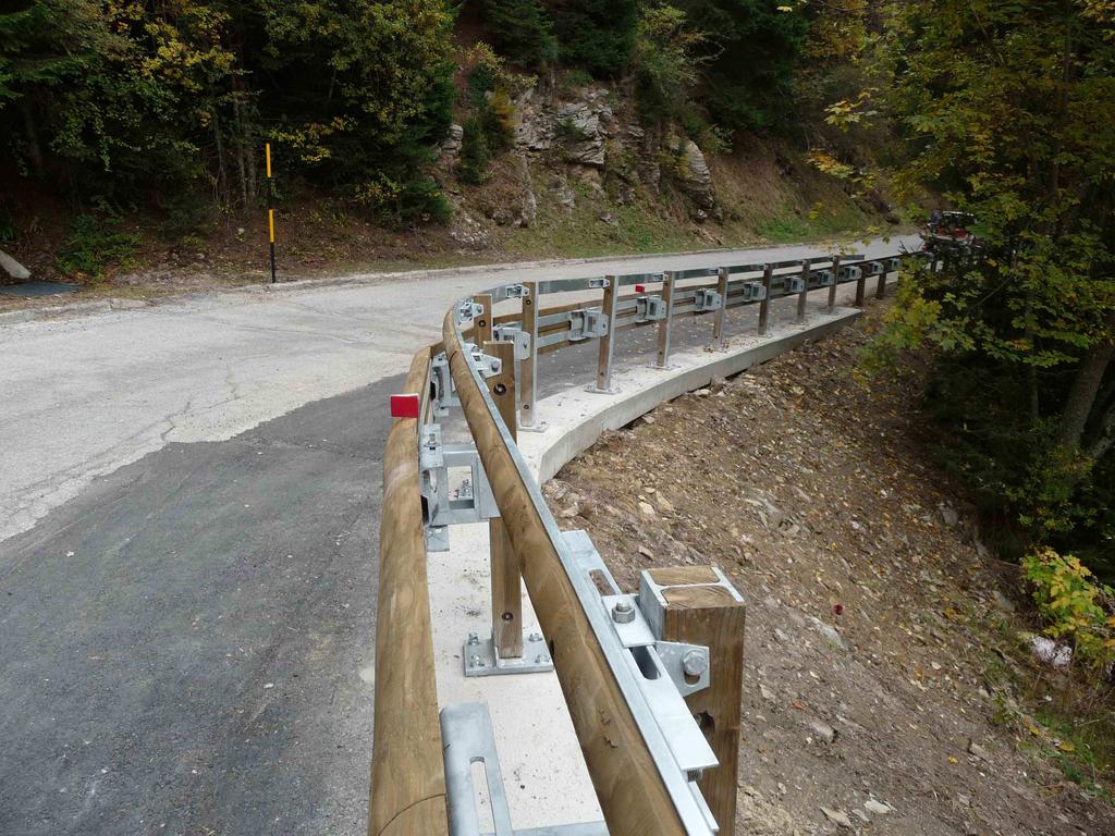 Guardrail for Bridge Parapet Containment level H2