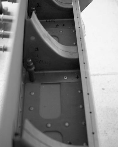 Page 17 The ribs at the spar doubler attach with std hard rivets (MS20470AD4 size); the ribs outboard of the spar doubler will attach to the spar with the supplied AVEX pull-type rivets; the skin