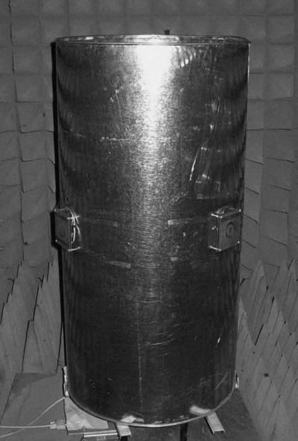 Photograph of the proposed antenna system. Fig. 14. Measured and simulated radiation patterns of the P1 port.