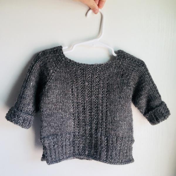 [Gauge] ~4.15 sts. / 1 in. stockinette [Size] 6-12 months (pictured below on large 4 + 1/2 mo.