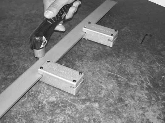 with 1/4-20 thumb screws if you prefer #4211) allowing a variety of configurations on the cutting rail.