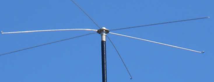 The effective height can be electrically adjusted by means of adding inductance or capacitance to the antenna.