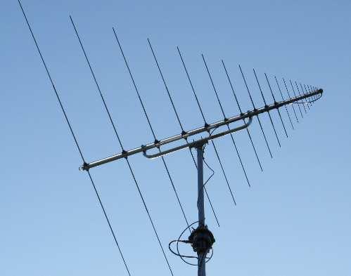 Log Periodic Antenna A Log Periodic Antenna is a frequency independent antenna whose elements dimensions and placement are a logarithmic