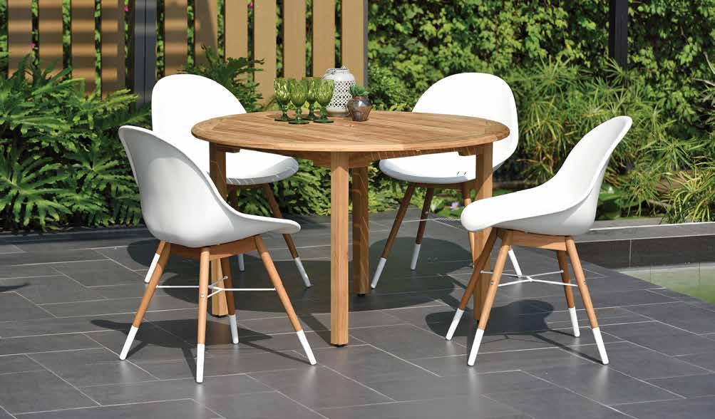LEYLAND EXTENDABLE RECTANGULAR TABLE WITH GUAM ARMCHAIRS.