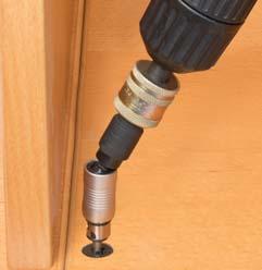 Retractable rubberised barrel ensures screwdriver bits do not jump out of screw head.