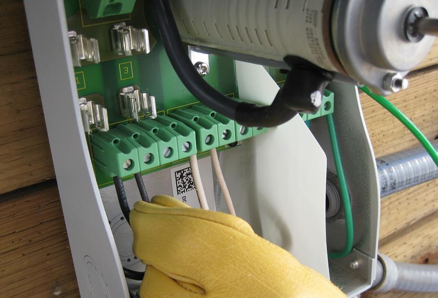 Accessing PV Circuits at an integrated DC disconnect 1. Open the AC and DC disconnects 2. Lift the string fuses 3.