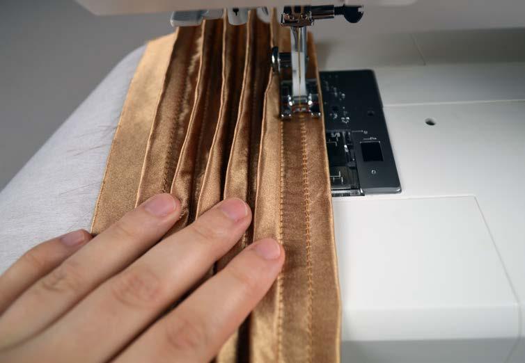 1 First up we need to sew all the pleats in the clutch.