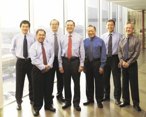 KEY PERSONNEL KEPPEL OFFSHORE & MARINE (From left) Nelson Yeo, Tong Chong Heong, Sit Peng Sang, Choo Chiau Beng, Charles Foo, Michael Chia, Goh Boon Kiat Choo Chiau Beng Chairman & Chief Executive