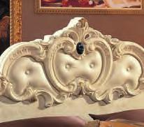 Tradizionale A stunning collection Genuine leather inserts with onyx ornaments on the headboard and footboard.