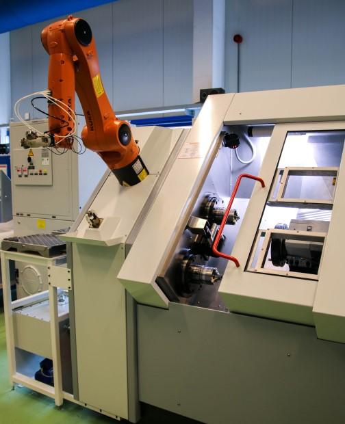 workpieces up to Ø 350 mm or Ø 240 1000 mm between  Can be equipped with a Siemens 840 SL or