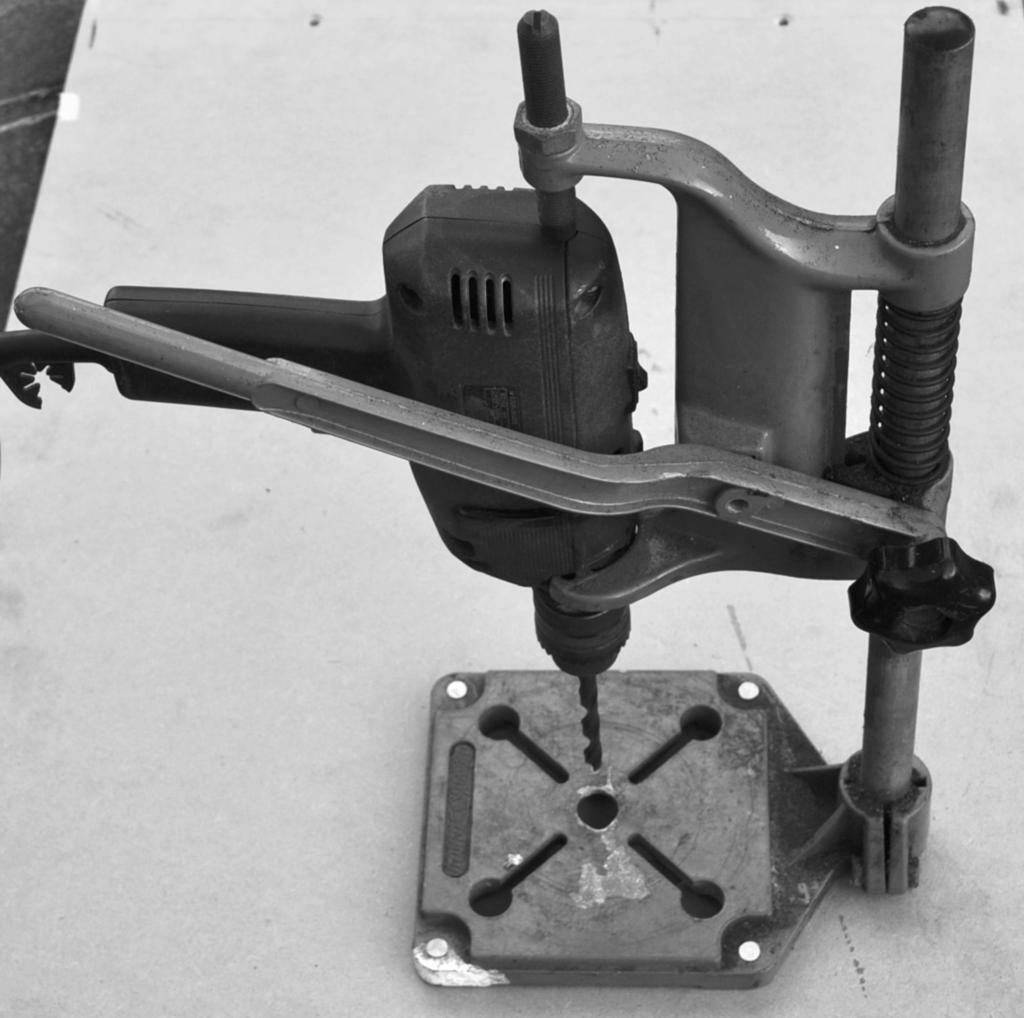 19 Fig. 6 shows a workshop electric drill stand. 15 brass bushes lever arm Fig. 6 (a) (i) The drill stand uses a lever as part of the operating mechanism.