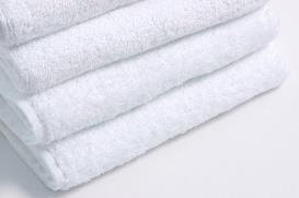 Cotton/Poly Blend 86/14. Available in White Our Deluxe Bath towel range is a medium weight range with a soft finish & offers easy laundering.