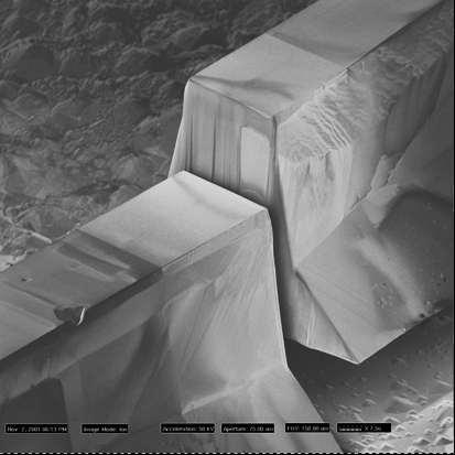 LiNbO 3 (RWE FIB feasibility grant: EPSRC 2001) 25 µm FIB slicing of LiNbO 3 cantilever: