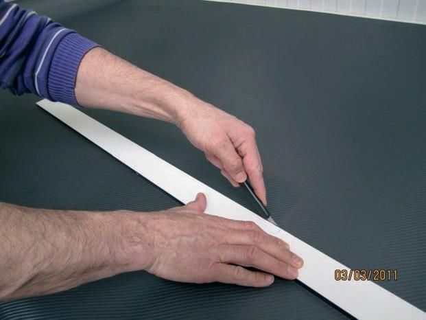 6 The structured Graficast Automotive & Deco films are ALWAYS applied dry. In a first stage you need to check how big the piece of vinyl should be, so it will cover the complete bumper.