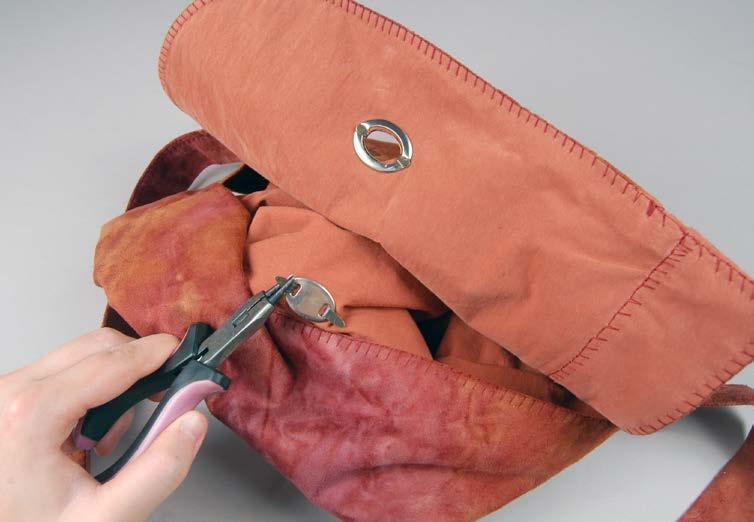 scientist s satchel sewing tutorial Lastly we install the turnlock on the front of the 15 bag.