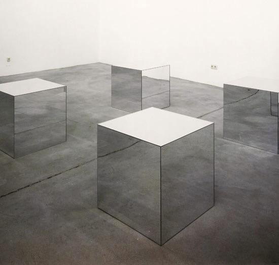 Morris typically arranged these into situations where one is aware of one s own body at the same time that one is aware of the piece. This work demonstrates the principle.