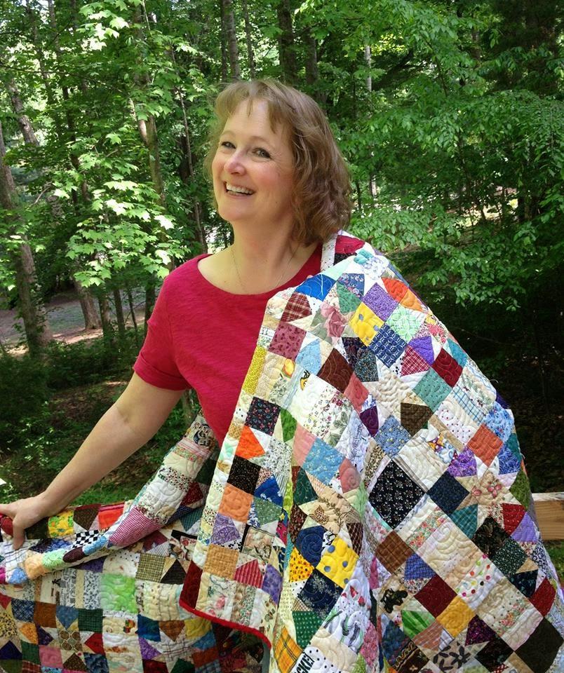 BONNIE HUNTER www.quiltville.com Hi! My name is Bonnie K Hunter, and I am a Quiltaholic! Not a day goes by that I am not dreaming, plotting, planning, cutting, stitching ((and un-stitching!