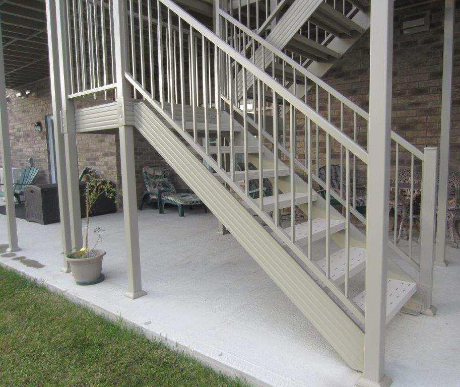 M.C.M.E.L. aluminum staircase systems consist specifically of 2 aluminum stringers supporting aluminum steps.