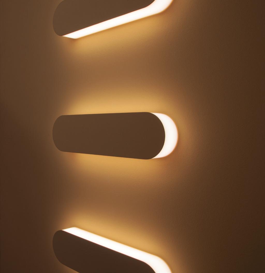 The Platò lamps consist of an illuminating body and a decorative element with which it is possible to create exclusive