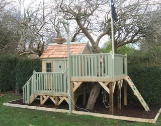 incorporates an existing tree. The treehouse is on a platform set at 2ft and reached via a staircase.