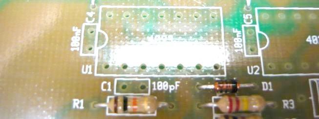 The cathode (negative) is marked with a dark/black band.