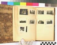 Nöörköitega album (tootja:latvjas Papirs), 24x33x4 cm, (32 lehte, 237 fotot). EAM, F 31366/1-237.
