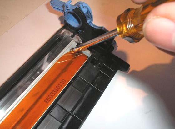 Avoid using compressed air to keep the toner from scattering and