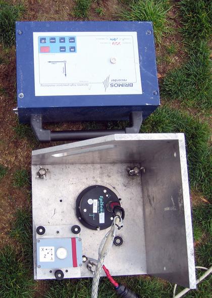 Sensor System Three measurement locations directly above the underground railway route, with distances of 30 m each, were specified and marked from north to south with S1, S2 and S3 respectively (cf.