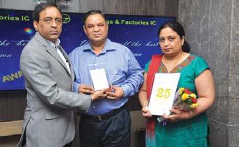 Prakash, Sr. Manager (P&M) (B&F IC), receives his  S.