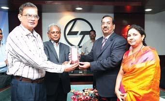 Raja Rama Rao, DGM (Materials), HY-R O receives his award from Mr. G.