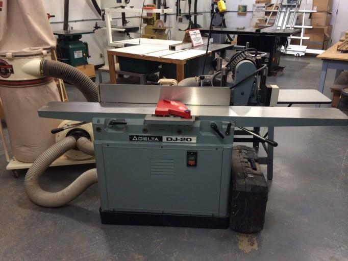 Jointer Guarding Guidelines Self-adjusting guard that covers the