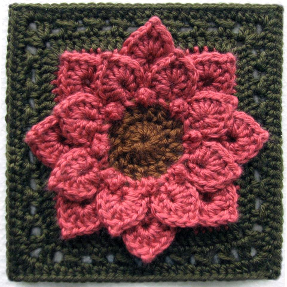 Crocodile Stitch Afghan Block: Croco Dahlia There has been some interest lately in using the crocodile stitch in a flower afghan block.