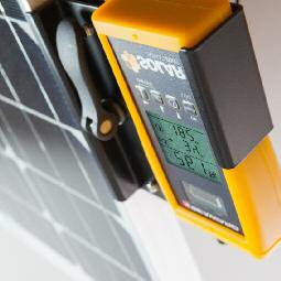 u Wirelessly receive irradiace ad temperature measuremets from Solar Survey 200R Usig Seaward Solarlik TM coectivity, the PV210 ca wirelessly capture ad record real-time irradiace, ambiet temperature