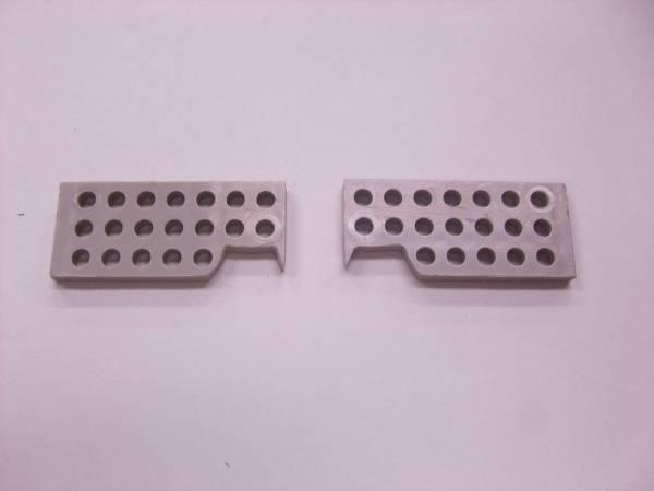 28 Use black screws and nuts to fasten together the two servo back reinforcing plates in two places (photo 3.28). Photo 3.29 As shown in photo 3.