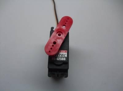 Turn the servo horn counterclockwise as far as it will go. The servo is now stopped in the position shown in photo 7.