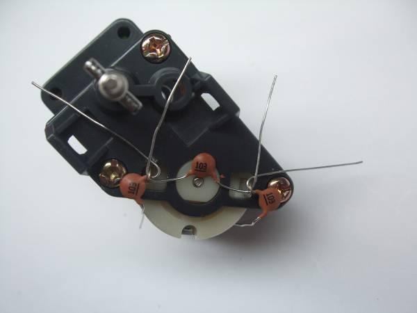 ) As shown in photo 8.42, feed the leads of a ceramic capacitor through the holes in the motor terminals.