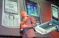 ZIARUL FINANCIAR 4 MAI 2005 BUSINESS HI-TECH 15 Nokia a lansat primul s`u mobil cu hard-disk [i atac` segmentul multimedia n Mihai Mu[`toiu C OMPANIA finlandez` Nokia a dezv`luit s`pt`måna trecut` la