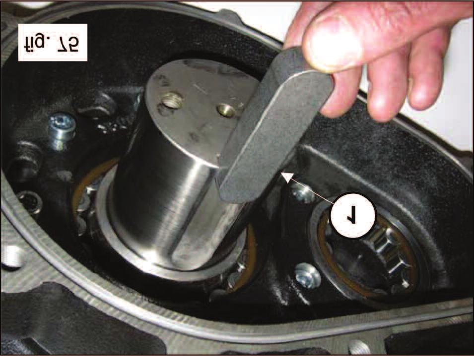 Insert the ring gear support ring in the crankshaft shank (1, fig.