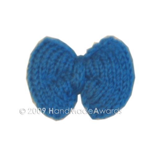-16 rows. -*5 st/inc1*/repeat * to * till finish row=63 st. Sew the hat at the back. The royal blue ribbon: Knit with royal blue and 2,5 mm -cast on 72 st.