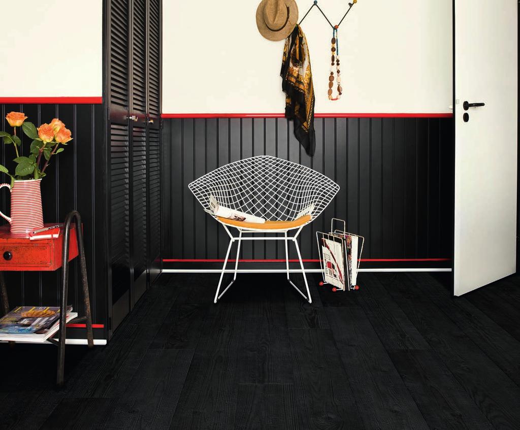 BURNED PLANKS BLACK IS BACK Black is back. Therefore, Quick-Step has unveiled a special black floor: a floor with the structure of burnt wood.