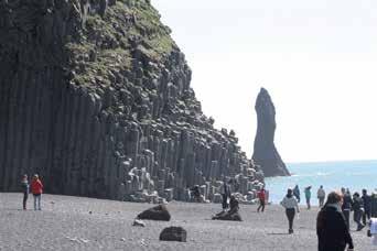 14 LAUFBLAÐIÐ Reynisfjara Vorferð um Suðurlandið augardaginn 20.maí s.l. var farið í vorferð um L Suðurlandið.