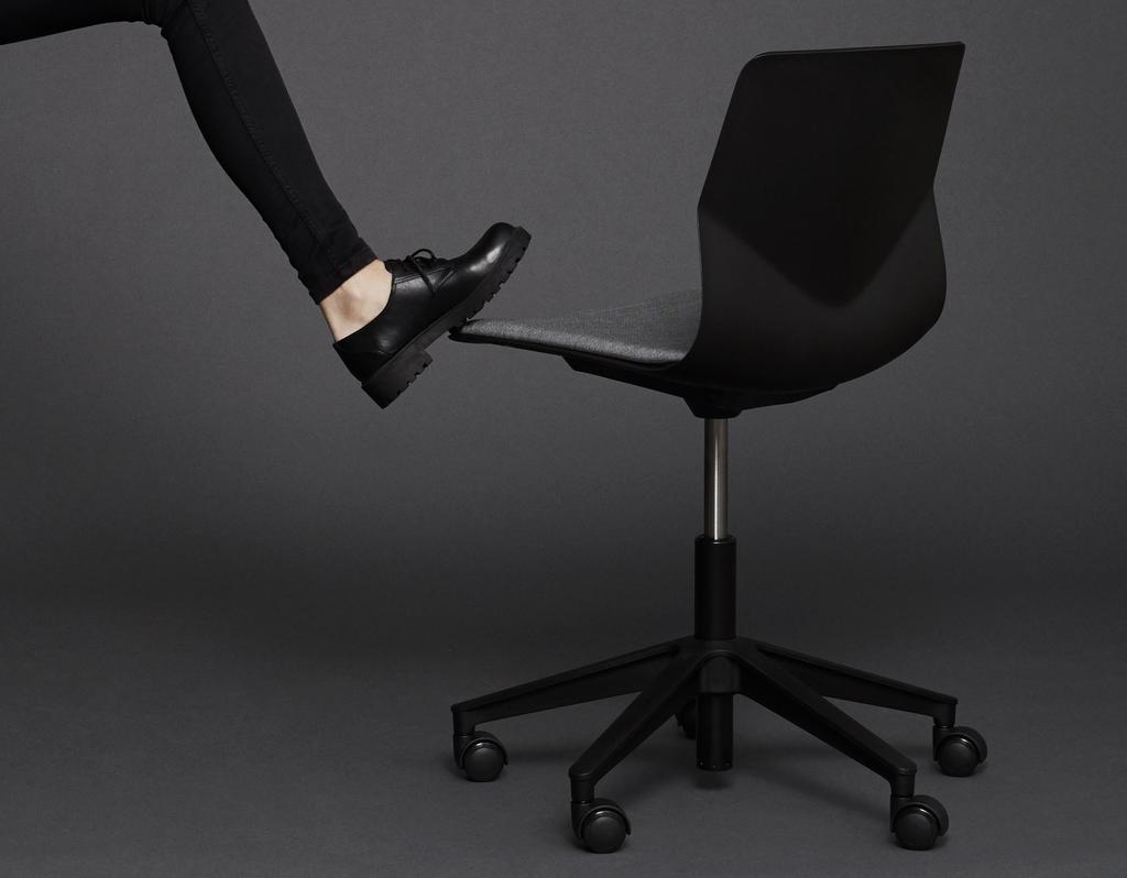 Four Sure 66 is an elegant and robust chair with castors or optional glides.