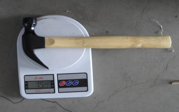 CLAW HAMMER CLAW HAMMER Type: Material: Quality of make: Weight of the head: Hardness Rockwell C: Hardness Rockwell C: carpenter hammer, head and handle, hammer head with flat and claw side.