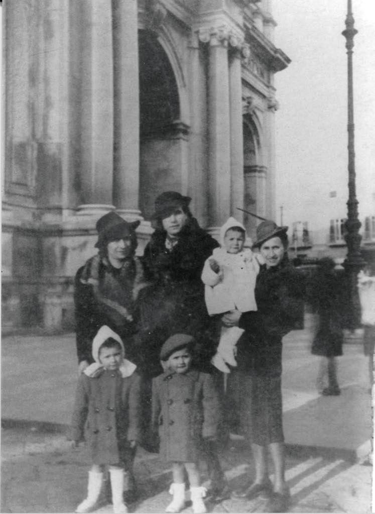 the children Sergio de Simone Sergio de Simone (front centre) with his mother (left), an aunt, a friend of his mother s and
