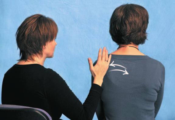 FINISHED SL Stretch the fingers and place the edge of the hand against the upper part of the back or shoulder.