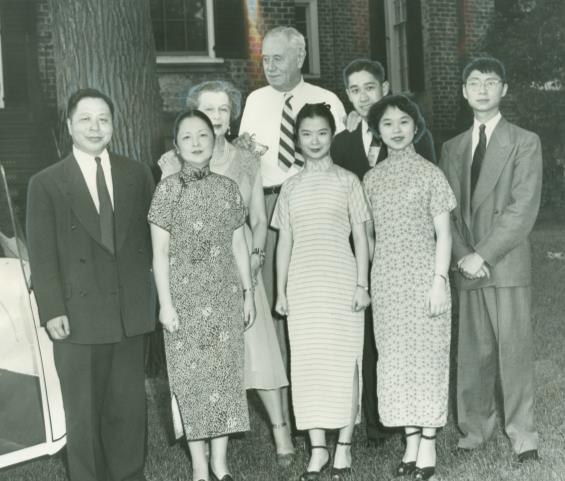 People: Wu Family Parents: KC (kay-see) Wu Governor of Taiwan from 1949 to 1953 Edith Wu Wife of KC Wu Wu Family Children: Eileen Wu Edith Wu Hsui-kwang Hugo Wu Hsiu-huang (show-hwong) Sherman Wu The
