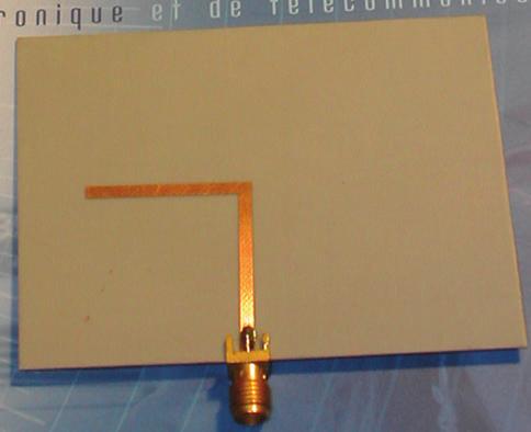 9 3 Measured S 11 Figure : Measured return loss of the dipole antenna with reflector and director. Figure 5: Photo of the printed dipole antenna with reflector and director.