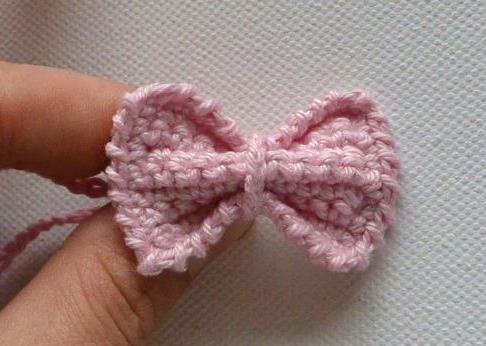 Use this lace to tie the center of the bow.