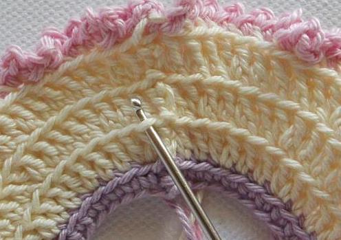 Attach your yarn in any of the stitches in round 5.